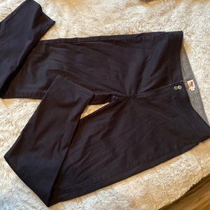 W30 L28 Basic cotton style pant. Mid rise. Worn maybe 2x